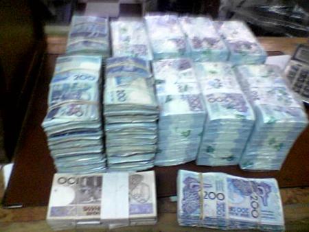mucho  dinero